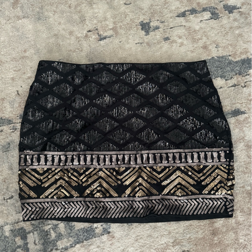 Express geometric sequin pull on mini skirt size medium